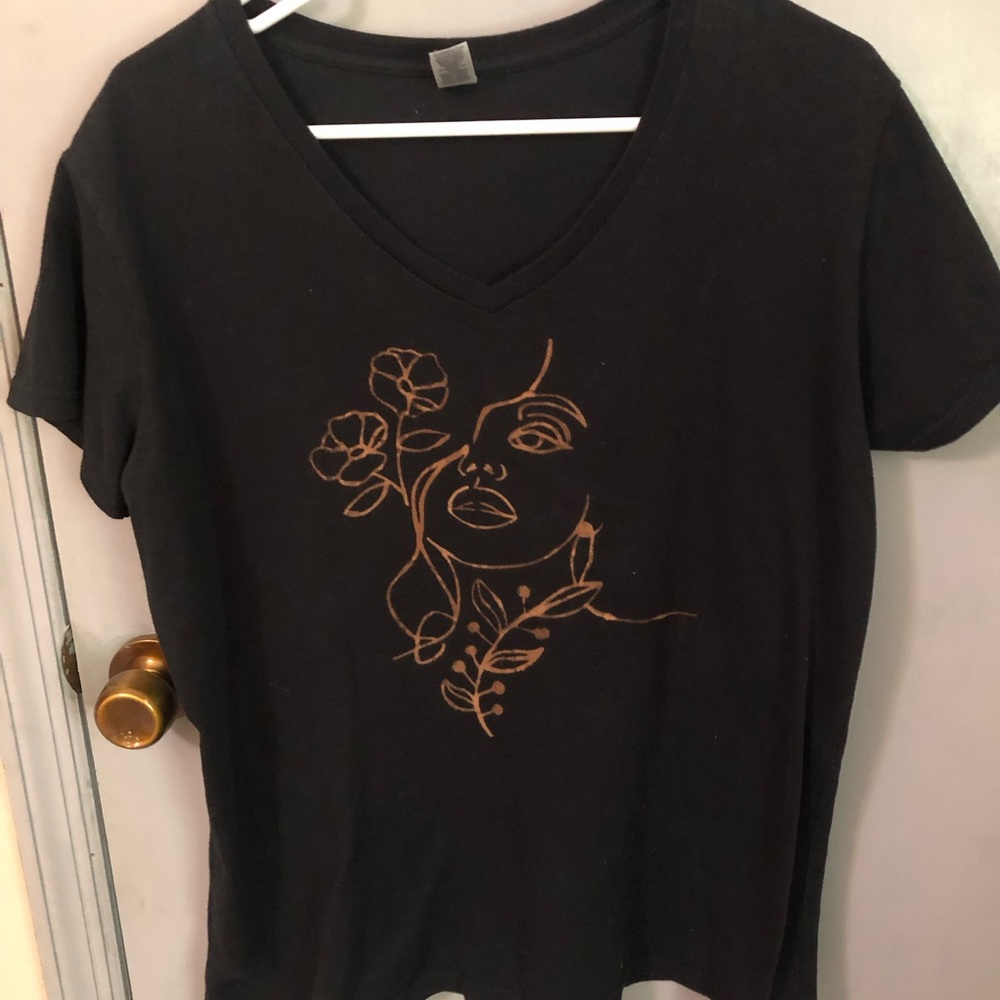 Black V-Neck Tee with bleach drawing  Art Floral Face - artisan made